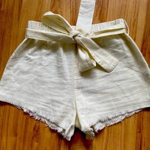 Linen shorts off white lined